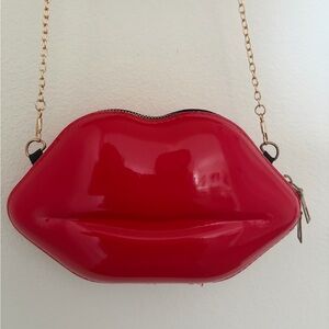 Red purse/clutch!💋